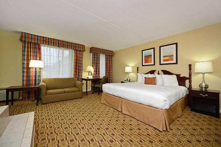 Bedroom 3, Clarion Hotel Conference Center South, Fayette