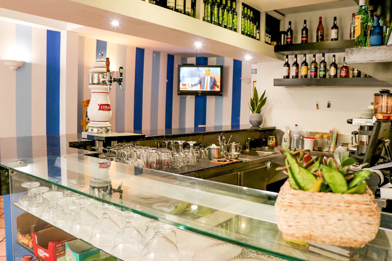 Food & Drinks 5, Residencial Amparo, Machico