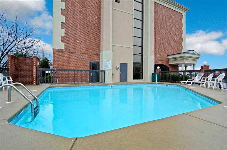 Clarion Pointe Greensboro Airport, Guilford