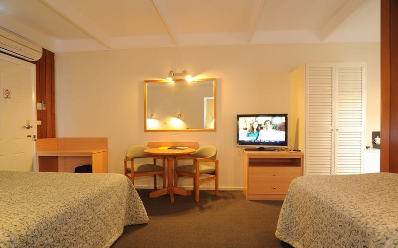 Bedroom 2, Banjo Paterson Motor Inn, E. Gippsland - Bairnsdale