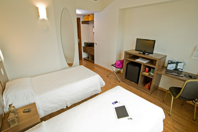 Bedroom 3, Firenze Business Hotel, Palhoça