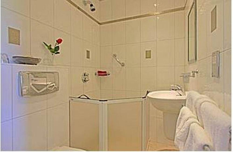 Bathroom 4, The Ferris Wheel B&B