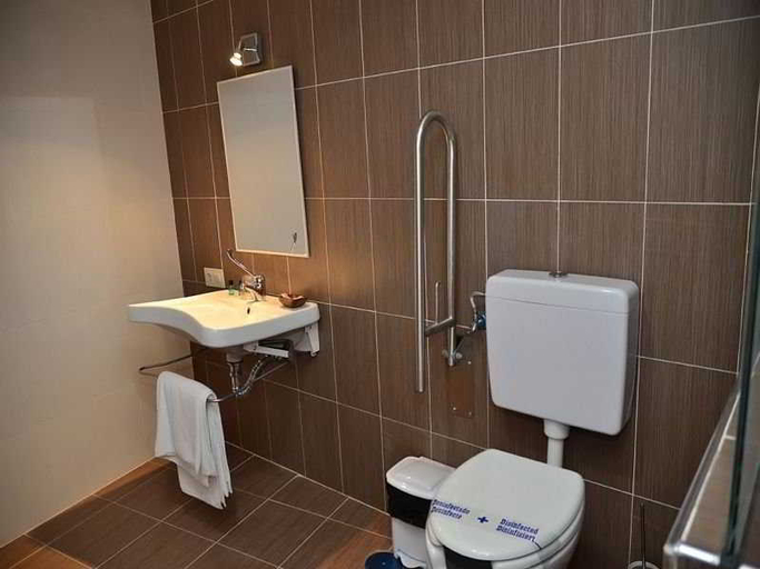 Bathroom 5, Vettonia Hotel, Badajoz