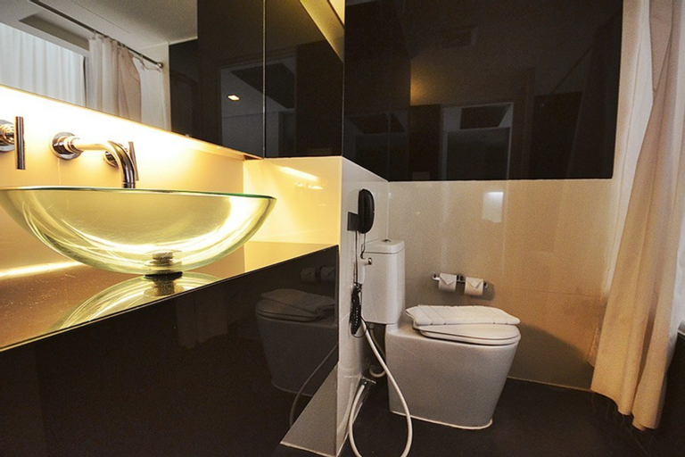 Bathroom 26