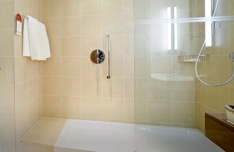 Bathroom 5, Lingfield Park Marriott Hotel & Country Club, Surrey