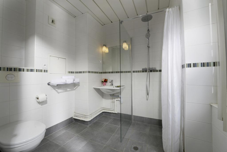 Bathroom 4, Hôtel Le Relais Saint Charles, Paris