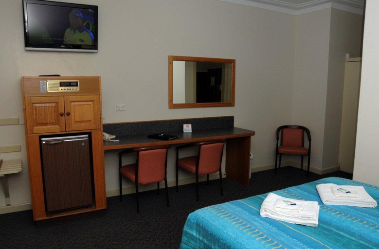 Bedroom 4, Bucketts Way Motel and Restaurant, Gloucester
