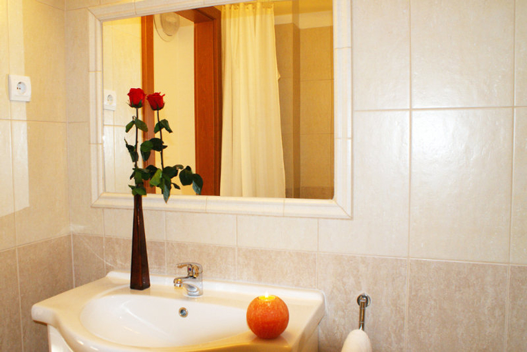 Bathroom 4, Prater Residence, Budapesti