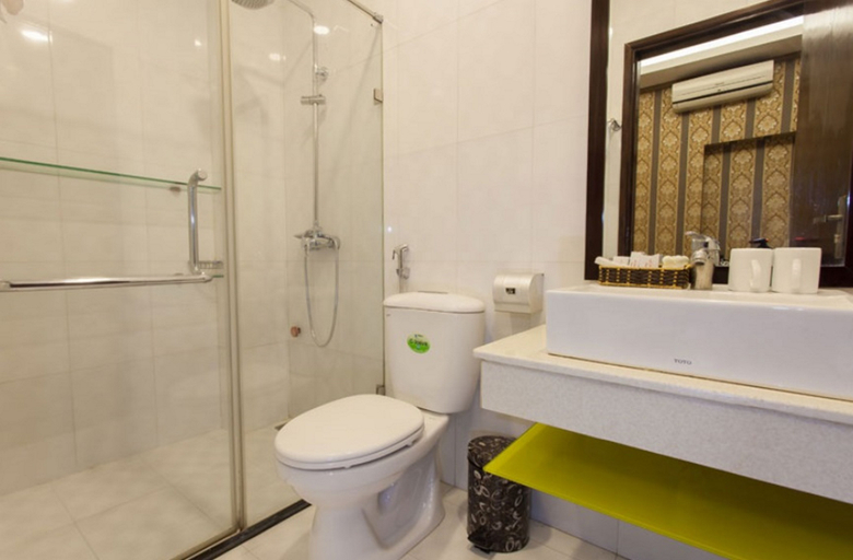 Bathroom 4, Helios Legend Hotel, Hoàn Kiếm