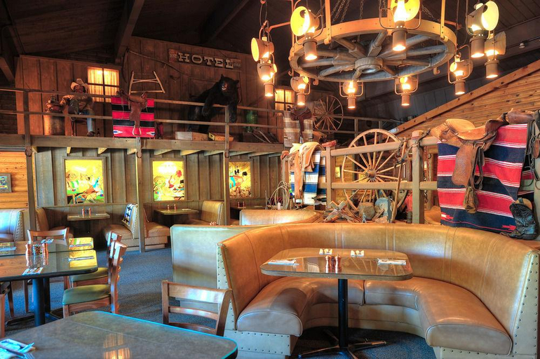 Public Area 2, Kohl's Ranch Lodge, Gila