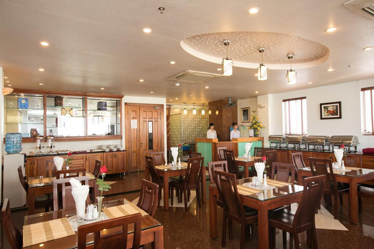 Food & Drinks 5, White Lion Hotel, District 3