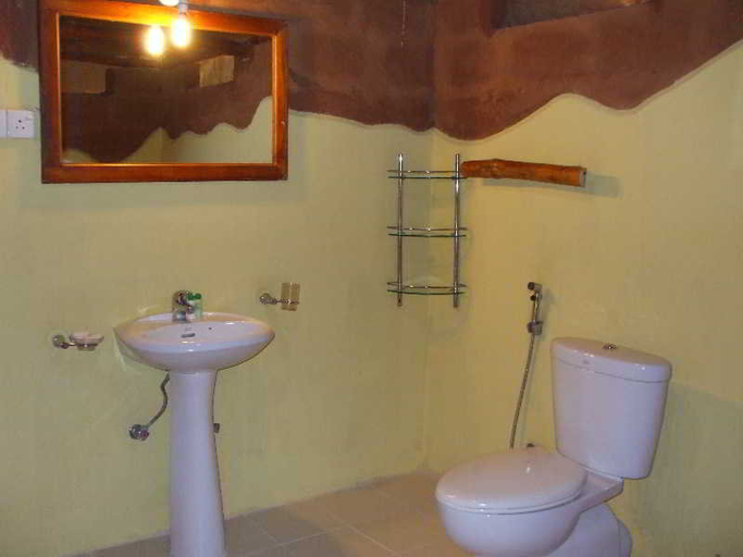 Bathroom, Sarada Beach Resort, Thissamaharama