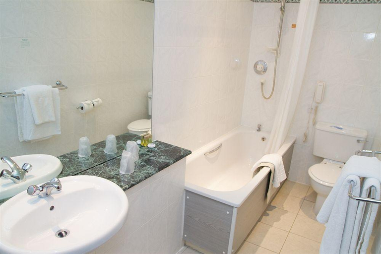 Bathroom 5, Royal Hotel, Argyll and Bute