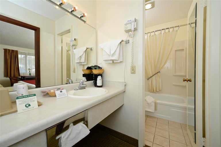 Bathroom 5, Best Western Village Inn, Sharp