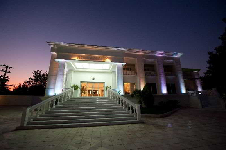 Exterior & Views