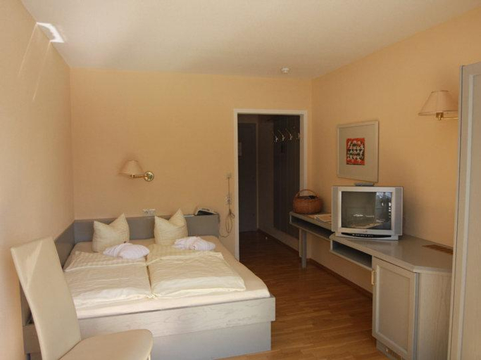 Bedroom 2, Hotel Belmont, Imst