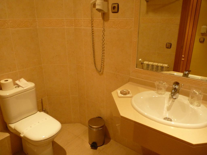 Bathroom, Petit Hotel, Pyrénées-Orientales