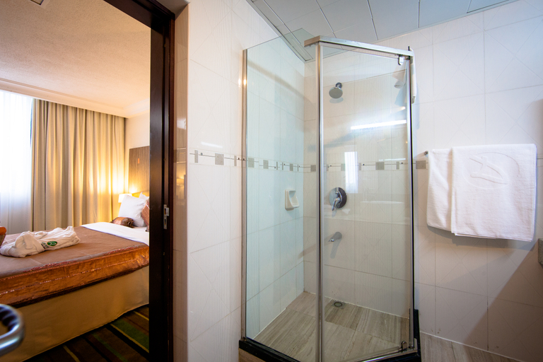 Bathroom 5, Alisa Hotel North Ridge, Accra
