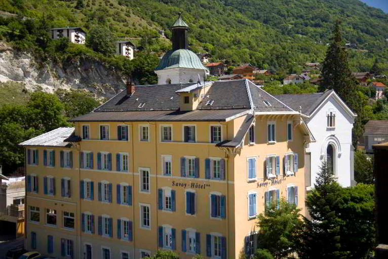 Exterior & Views