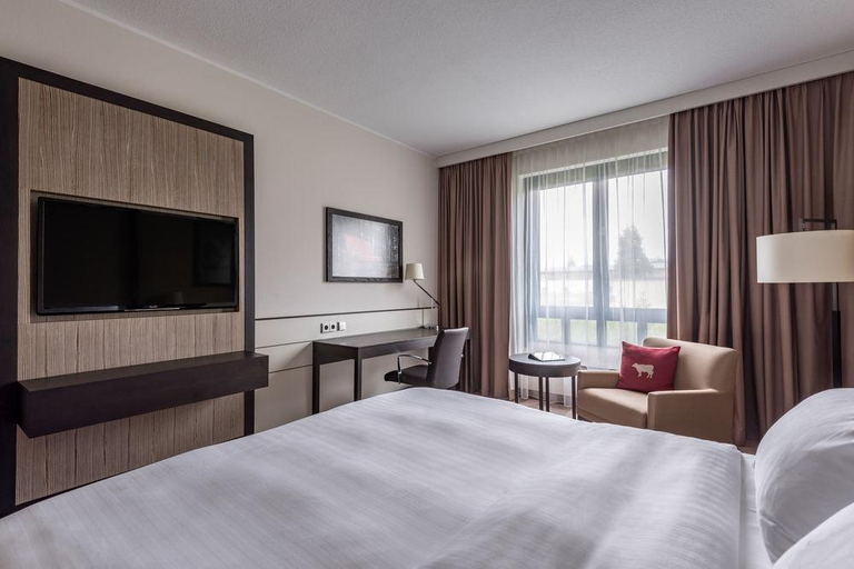 Bedroom 3, Marriott Hotel Munich Airport, Freising