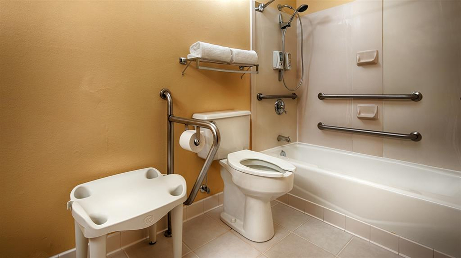 Bathroom 4, Bryson Inn, Surry