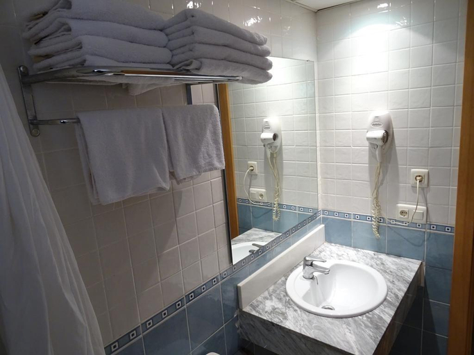 Bathroom 5, Selvapark Apartamentos, Girona