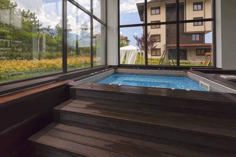 Sport & Beauty 2, Terra Complex, Razlog
