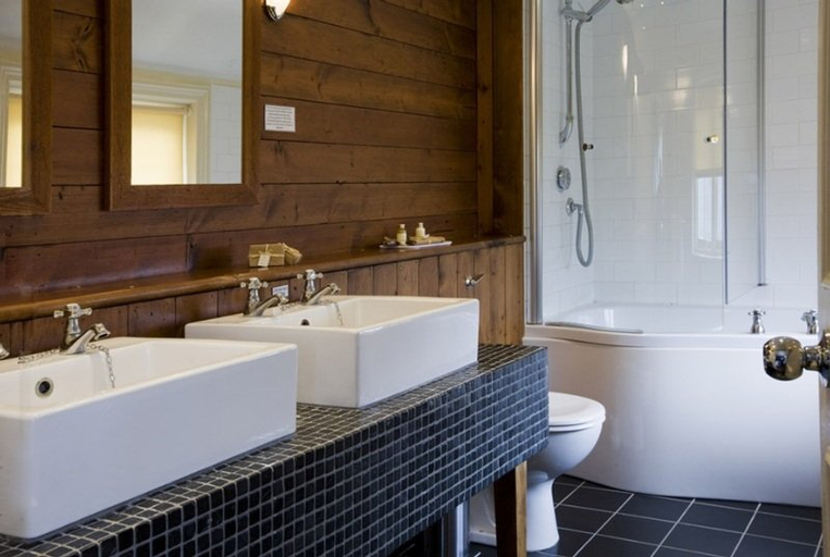 Bathroom 5, New Flying Horse, Kent