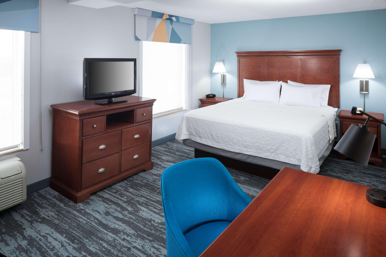 Bedroom 3, Hampton Inn & Suites Jackson, Madison
