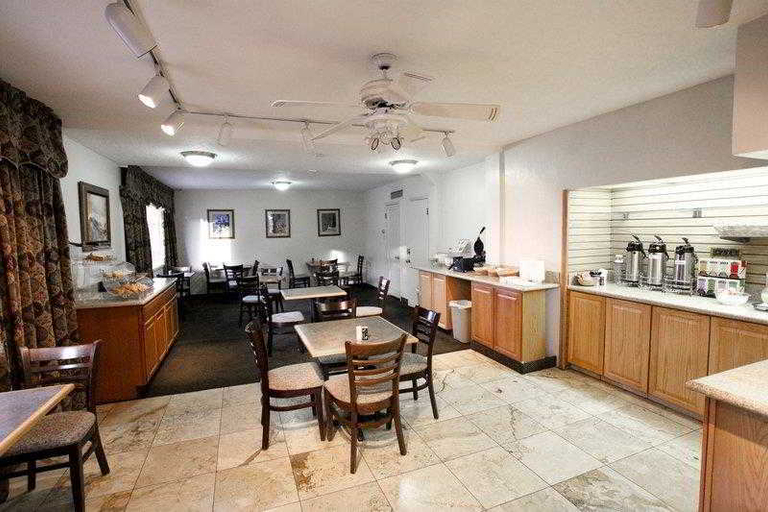 Food & Drinks 5, Baymont by Wyndham Cedar City, Iron