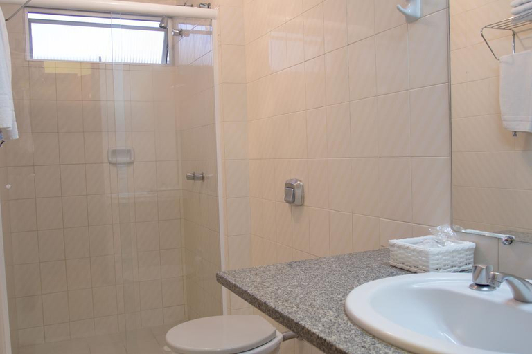 Bathroom 5, Rede Andrade Mercado, Curitiba