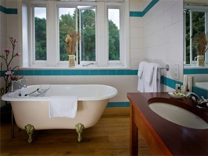 Bathroom 3, The Crown Inn, London