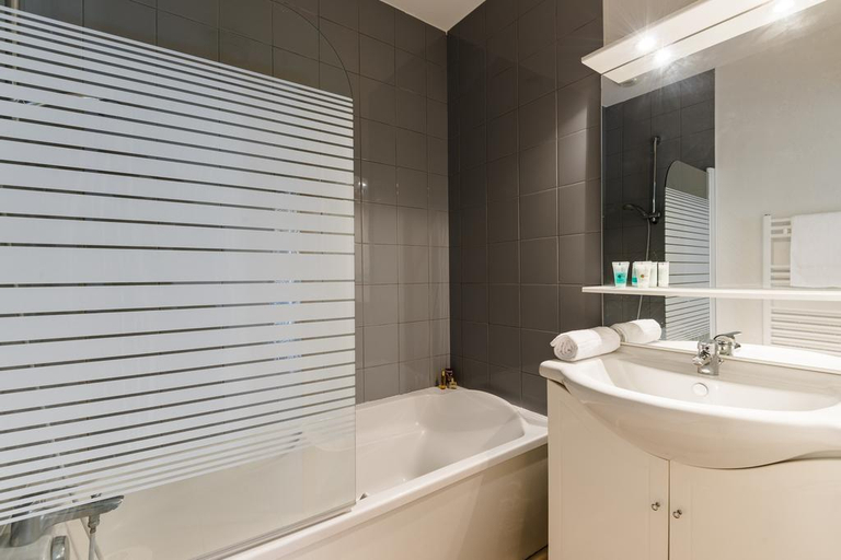 Bathroom, Residences Privilege Resort de l'Estuaire, Gironde