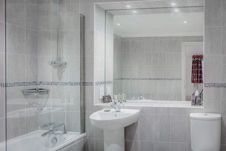 Bathroom 5, Nailcote Hall Hotel, Solihull