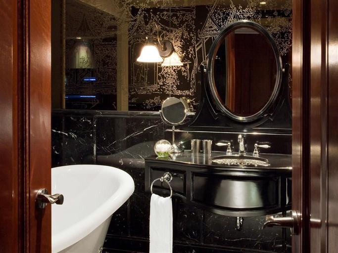 Bathroom, Hotel Muse Bangkok, Autograph Collection, Pathum Wan