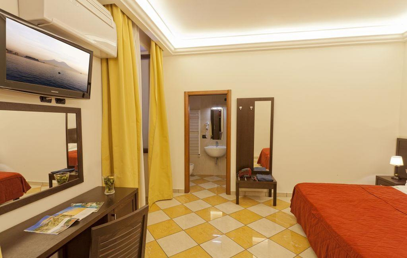 Exterior & Views 2, Hotel Del Golfo, Napoli