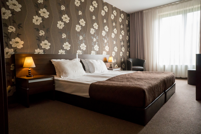 Bedroom 3, Terra Complex, Razlog