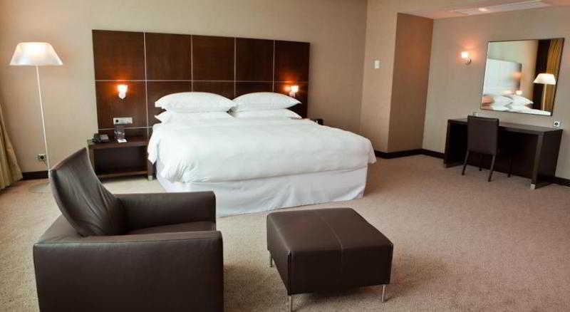 Bedroom 3, Fly Inn, Baku