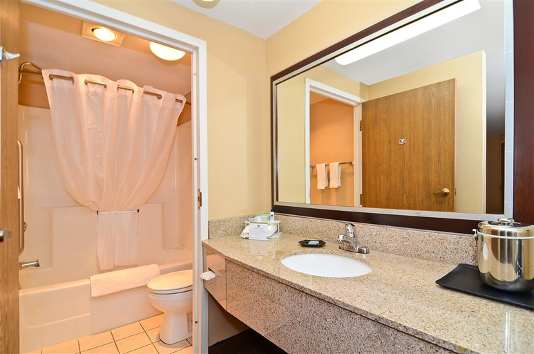 Bathroom 4, Quality Inn & Suites Black River Falls I-94, Jackson