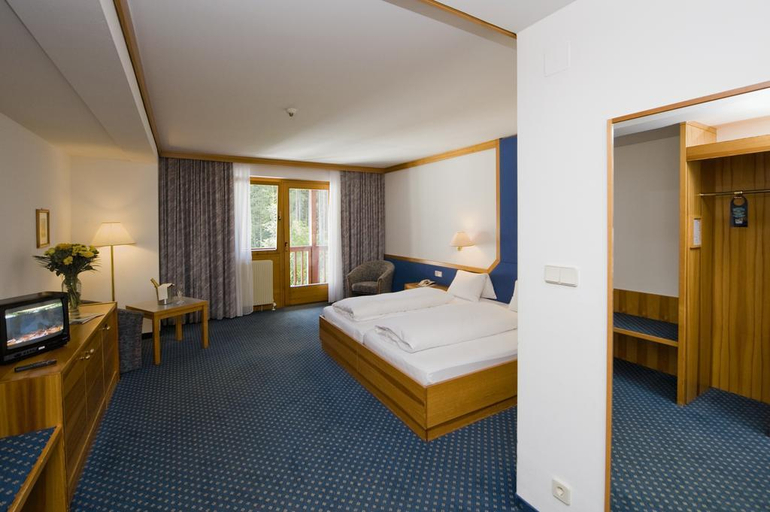 Bedroom, Alpenhotel Weitlanbrunn, Lienz