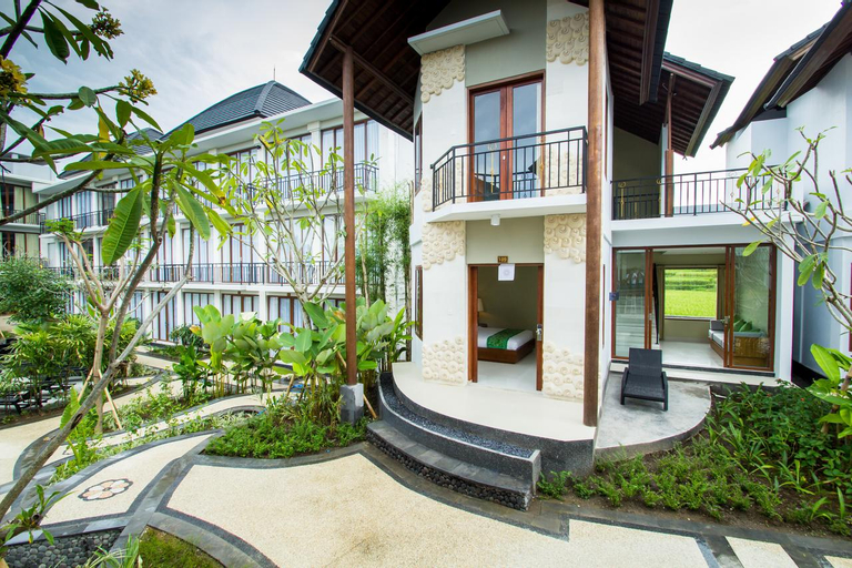 Exterior 3