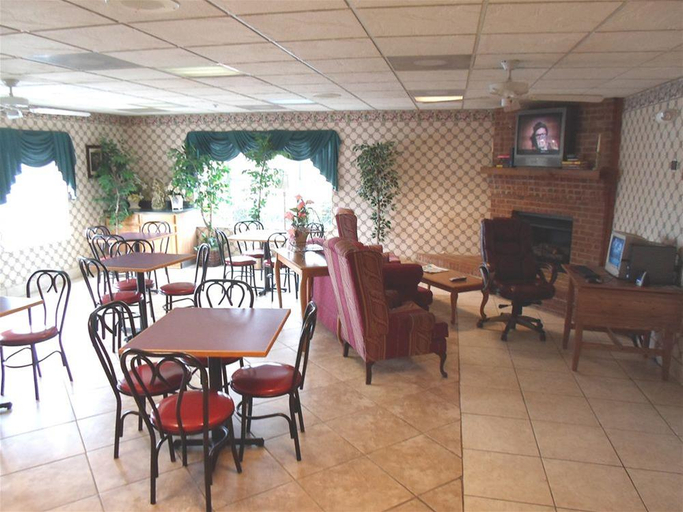 Food & Drinks 5, Baymont by Wyndham Adairsville, Bartow