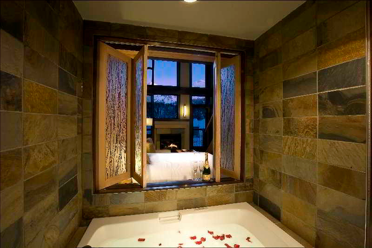 Bathroom 3, Sunshine Mountain Lodge, Division No. 15