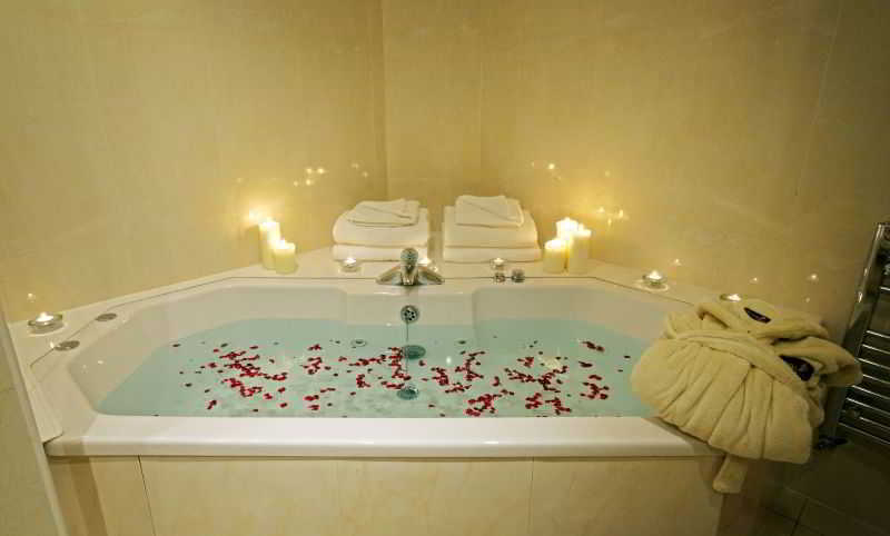 Bathroom 5, Fitzgerald's Woodlands House Hotel