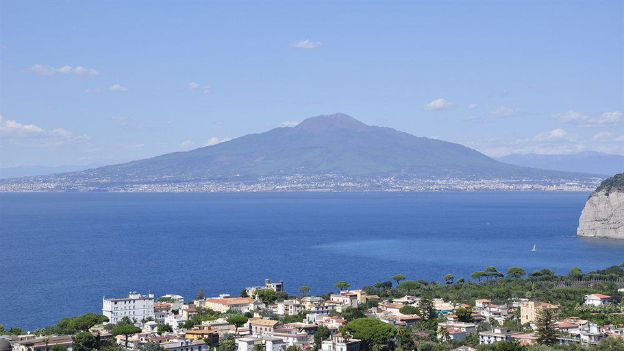 Exterior & Views 2, Sorrento Flats, Napoli
