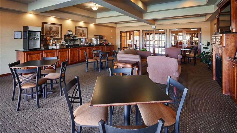 Food & Drinks 5, FRANKLIN INN & SUITES by IHG, Robertson