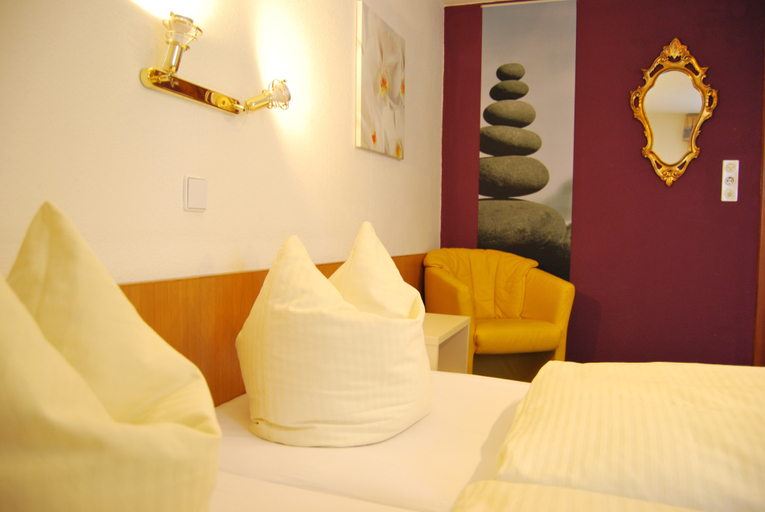 Bedroom 3, Hotel Pension Kirchplatz, Landeck