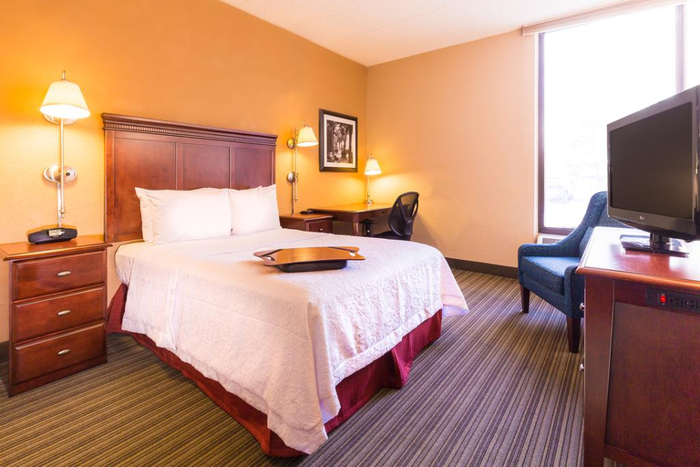 Bedroom 3, Four Points by Sheraton Chicago Westchester Oak, Cook
