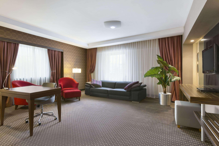 Bedroom 3, Ramada Plaza by Wyndham Izmit, Izmit