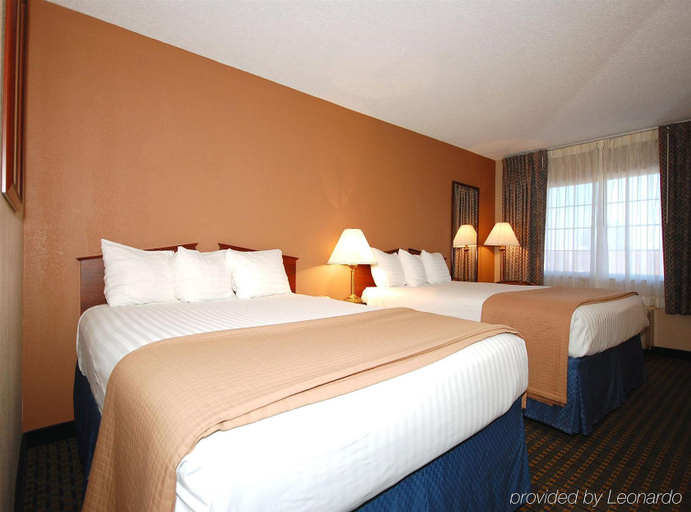 Bedroom 3, Magnuson Hotel Red Baron, Finney